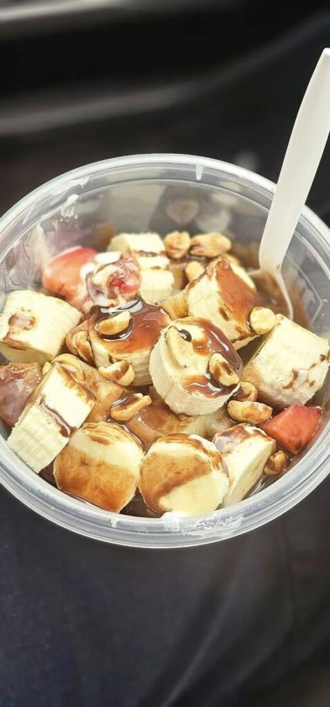 Fruity Yogurt Sundae Bowl (8 Points)