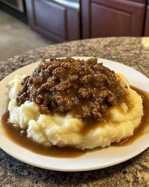 WW Mashed Potatoes with Ground Beef Gravy
