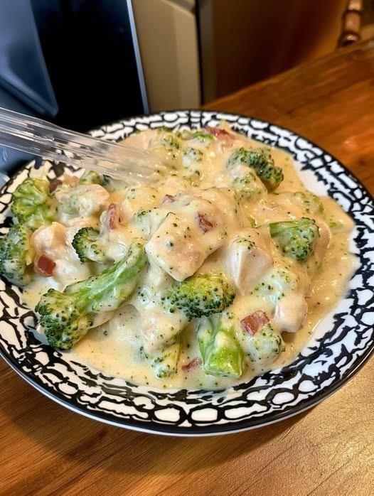 Lighter One-Pot Ranch Chicken & Broccoli