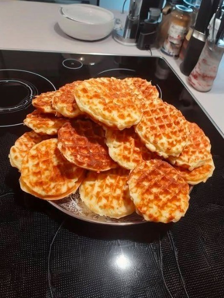 Chaffles (Cheese Waffles) β WW Friendly