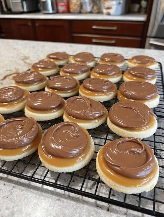 Low-Point Chocolate Caramel Shortbread Cookies (WW Friendly)