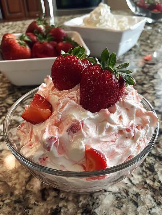 Ultra Low-Point Strawberry Cheesecake Fluff (WW Friendly) 🍓✨