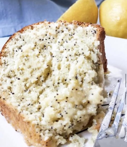 Skinny Lemon Poppyseed Cake (Weight Watchers Friendly)