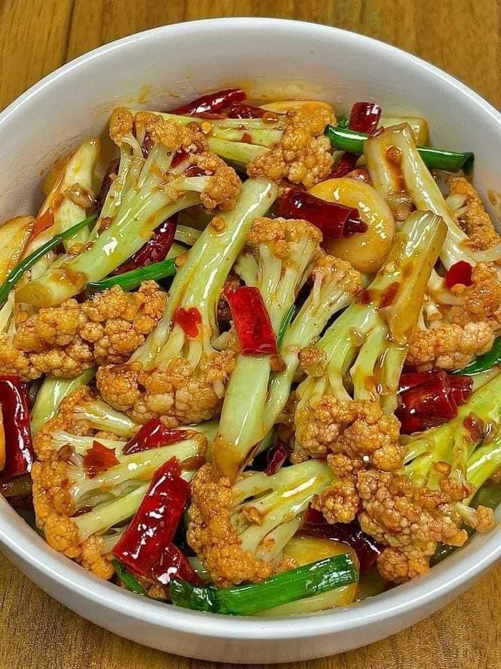 WW-Friendly Spicy Szechuan Cauliflower Stir-Fry