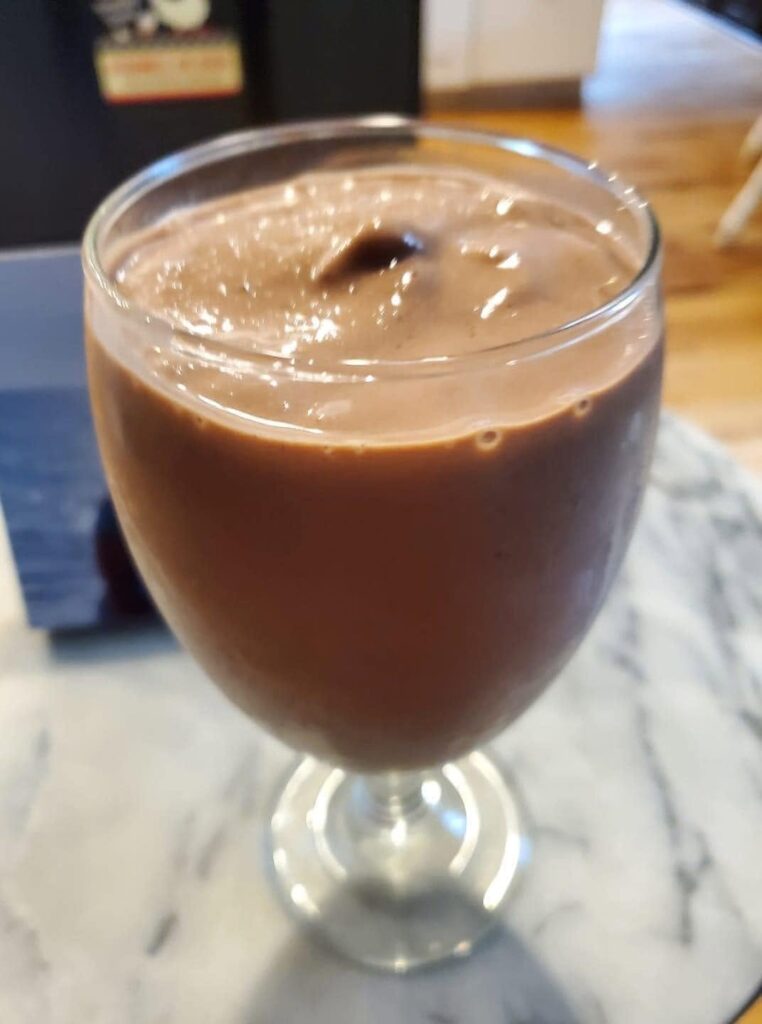 WW-Friendly Chocolate Frosty Breakfast Smoothie