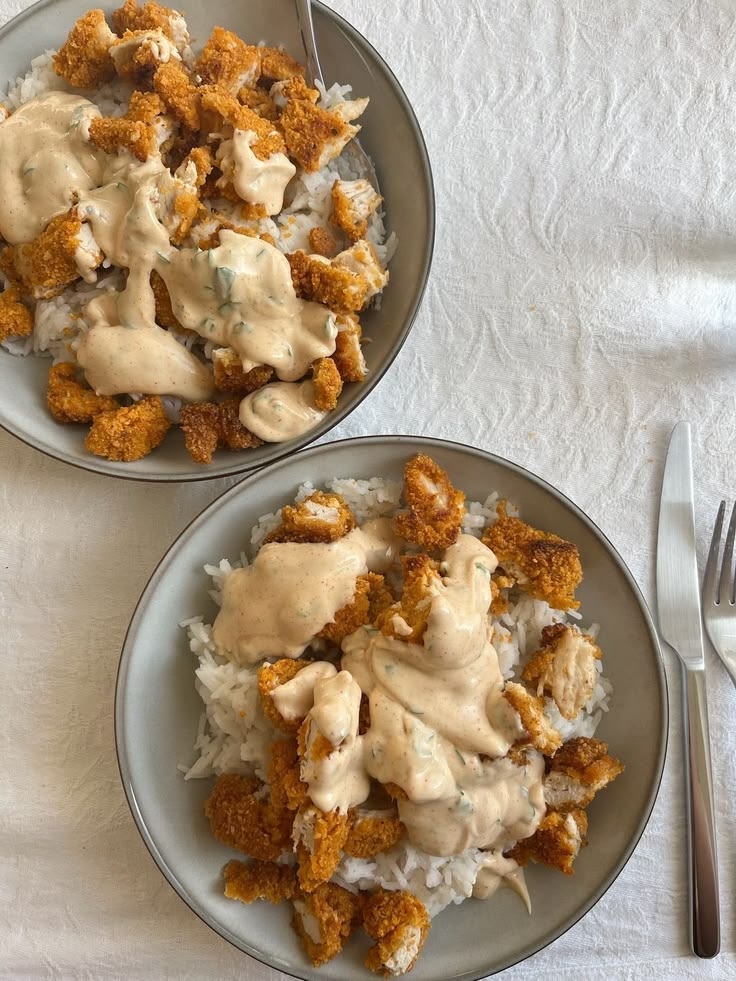 WW-Friendly Crispy Chicken Rice Bowls with Creamy Spicy Sauce